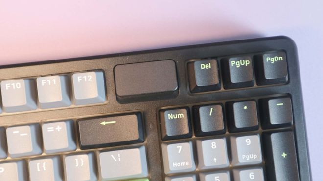 绿机械键盘测评：客制化与性价比的完美平衡开元ky棋牌雷柏V700DIY-98黑灰(图10)